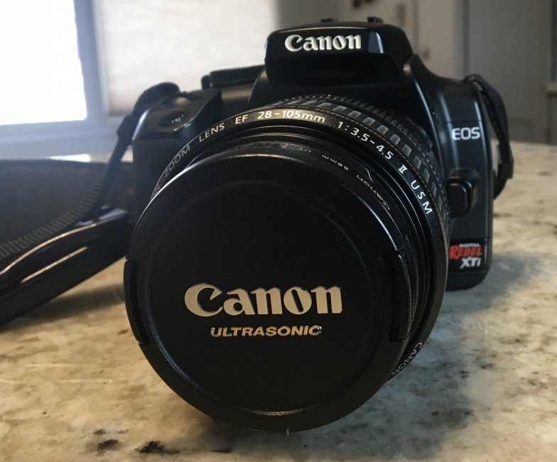 Canon xTi front.jpg