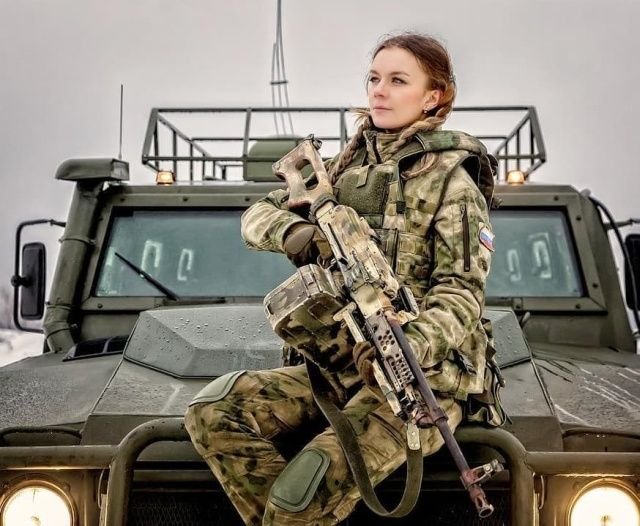 russian_military_girls_28.jpg