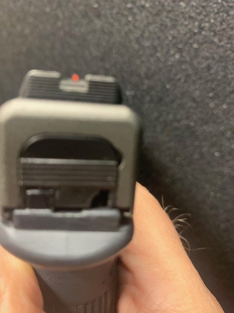 G34 pic through rear & front sights.jpg