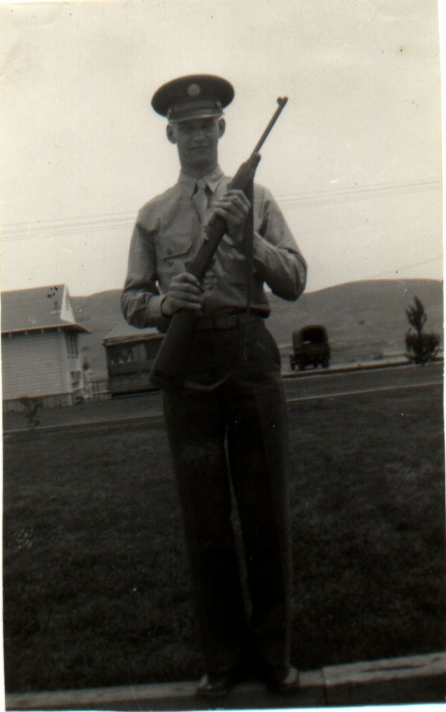 Joe Sutherlin a'43.JPG