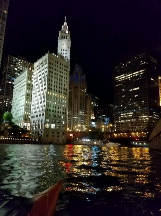 Chicago kayaking.jpg