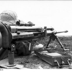 Bundesarchiv Bild 101I 189 1250 10, Russland Süd, Soldat mit Panzerbüchse