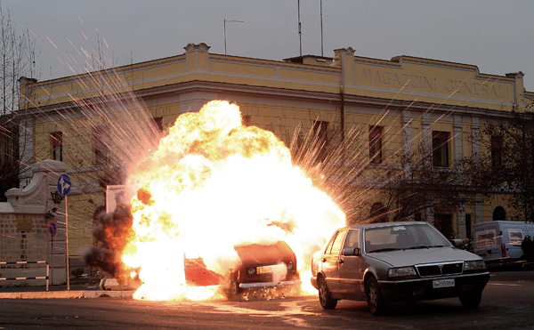 explosion-voiture-warner-704939.jpg