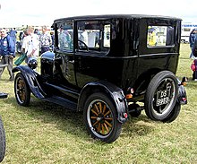 220px-1925.ford.model.t.arp.750pix.jpg