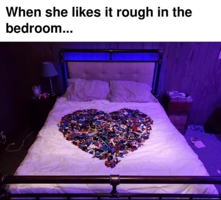 bed-she-likes-rough-bedroom