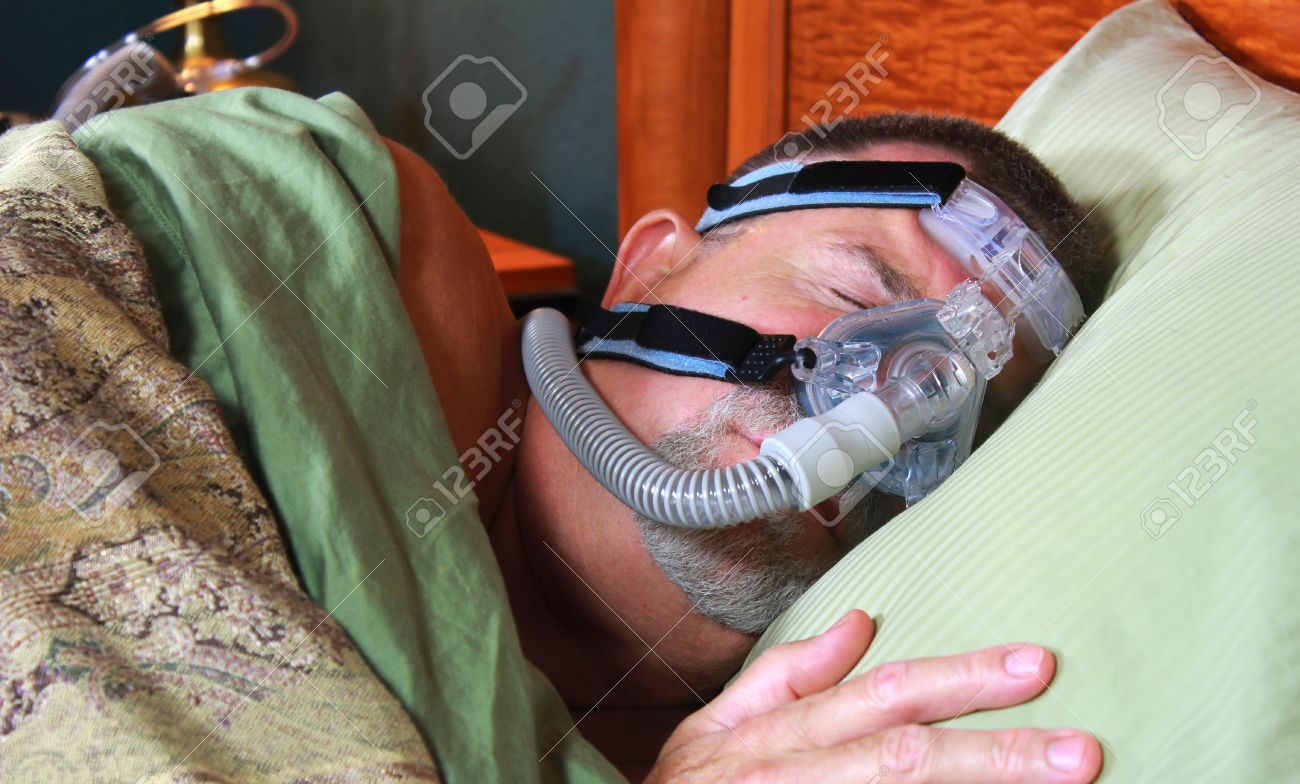 17424991-adult-man-sleeping-peacefully-with-cpap-mask.jpg